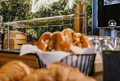 Frisches Gebäck beim Frühstücksbuffet im Sylvana's Wohlfühlhotel